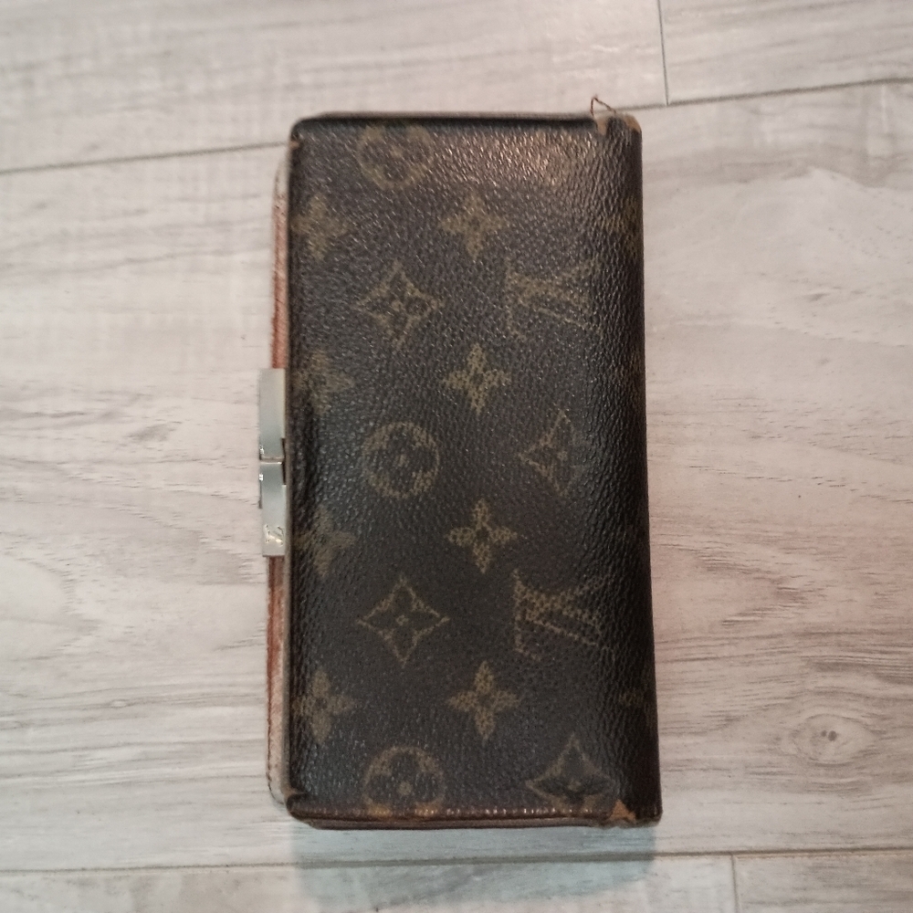 Authentic Louis Vuitton Viennois Kisslock Wallet - Picture 4 of 15
